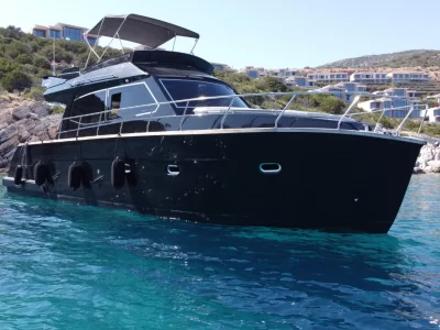 Black Yacht