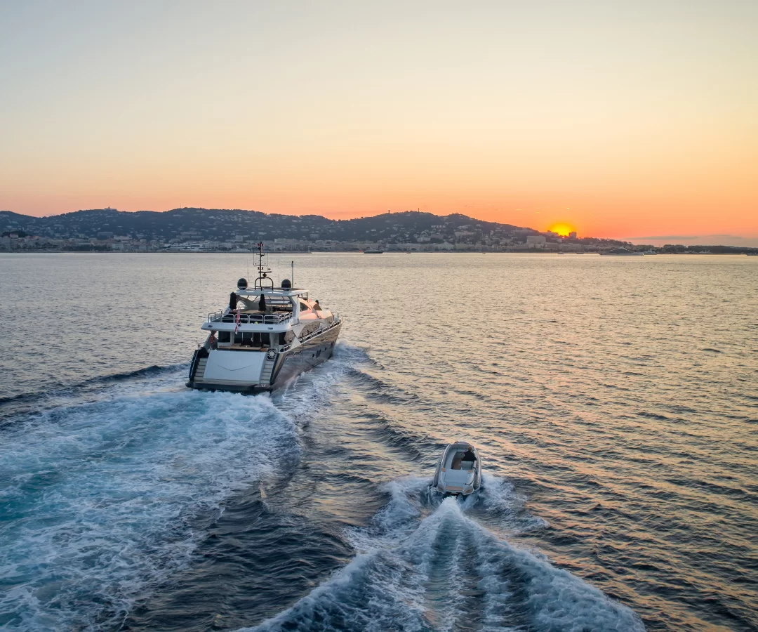 Motoryacht Boat Tours